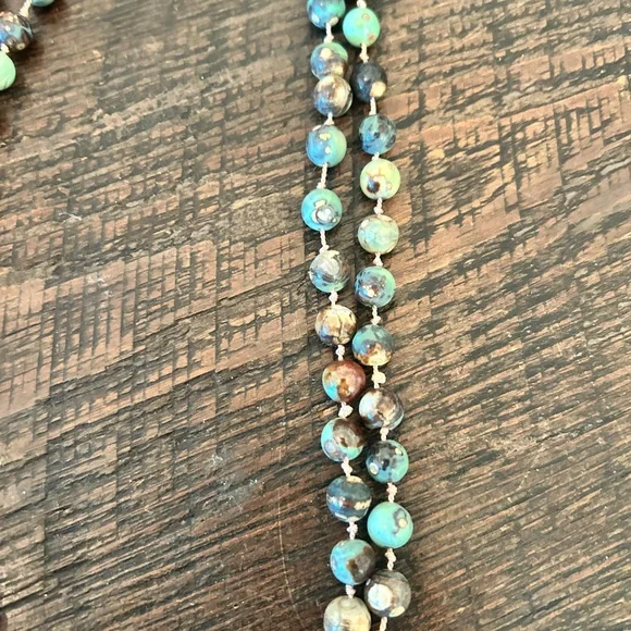 Hand Knotted Agate Necklace - Picture 3 of 5